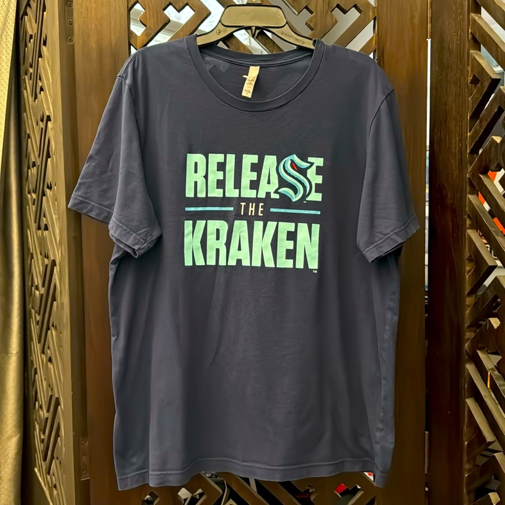 Men's XL Seattle hockey "Release the Kraken" tee